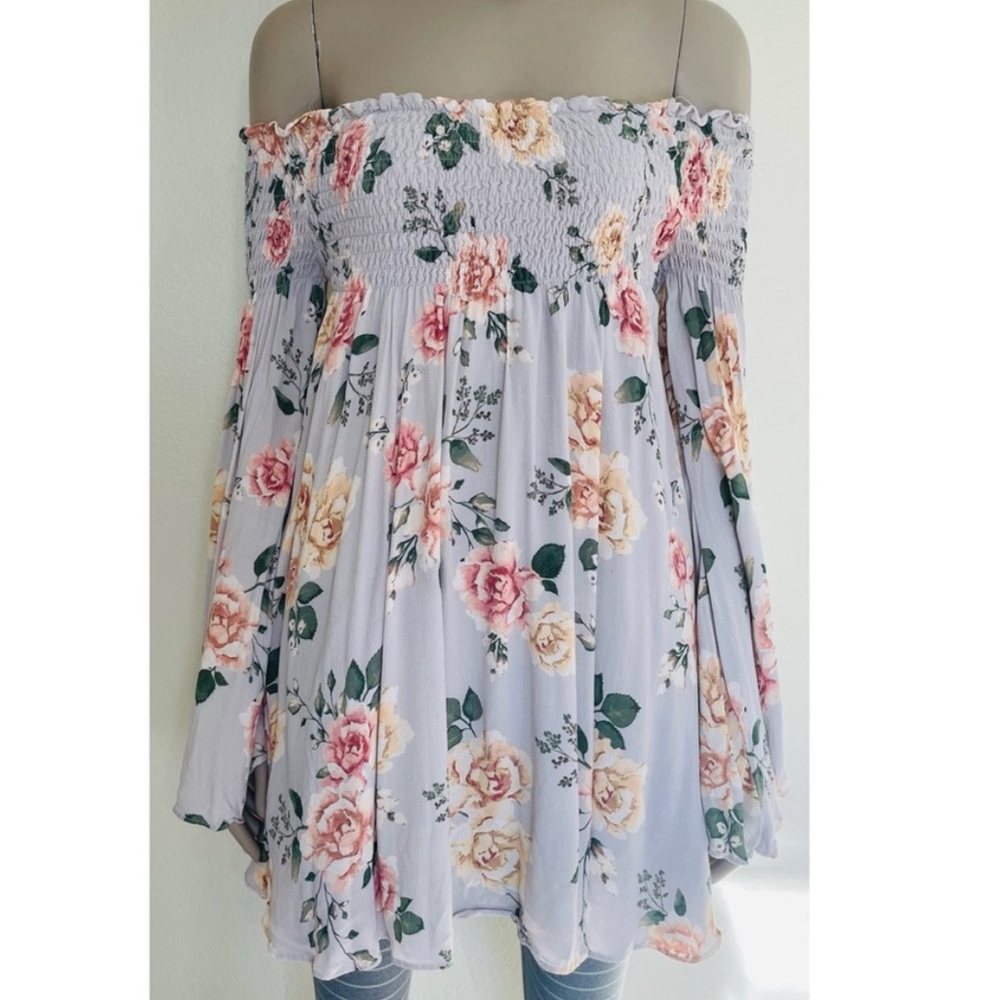 Vici Smocked Bell Sleeved Top Medium